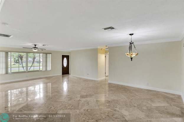 Building Photo - 361 SW 60th Ave
