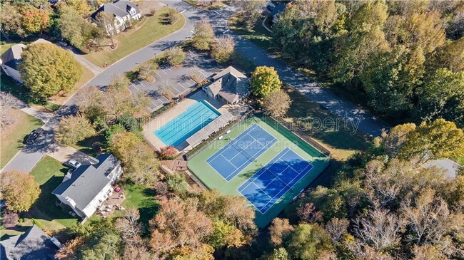 Building Photo - 925 Briars Bend