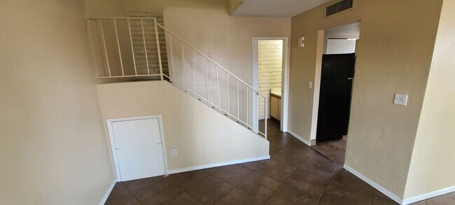 Building Photo - Stone Ave Pastime Rd - 2 Story Townhouse w...