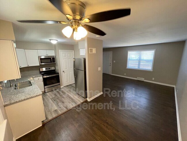 Building Photo - 706 NE Orchard Dr