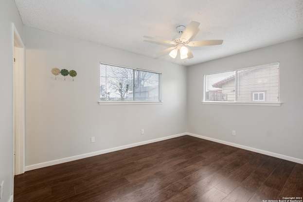 Building Photo - 300 Roanoke Dr