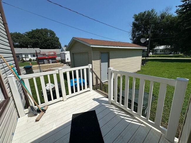 Building Photo - Charming 3 bedroom house $1125