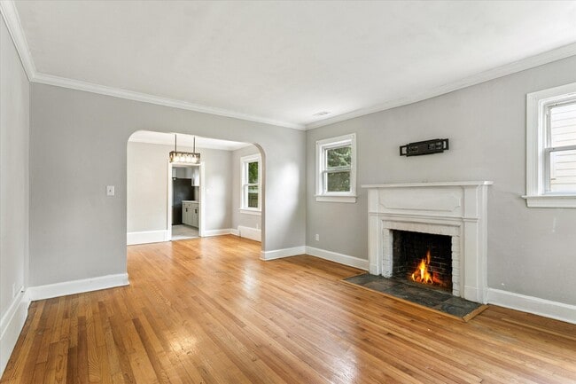Building Photo - 2913 Sir Walter Ln
