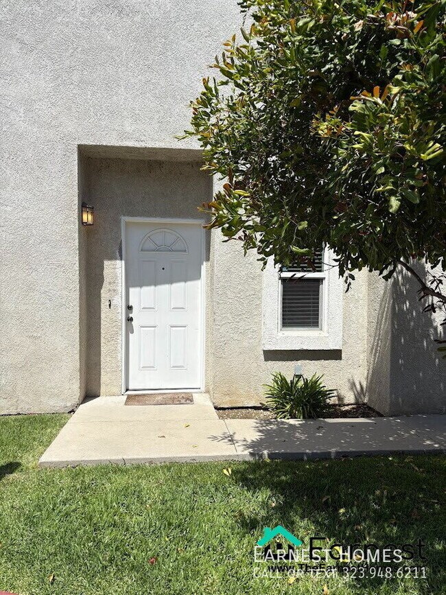 Building Photo - 20300 Vanowen St