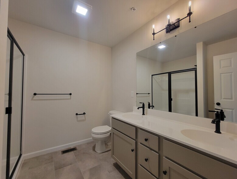 Building Photo - 87 Beech Tree Ct