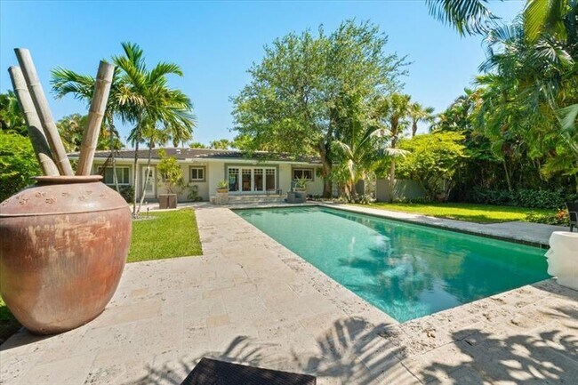 Primary Photo - 1635 Seabreeze Blvd