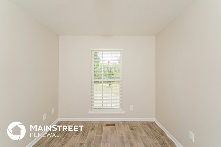 Building Photo - 1130 Holt Cir