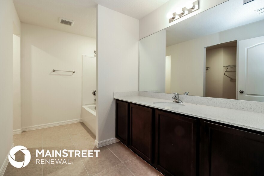 Building Photo - 2215 Caspian Dr