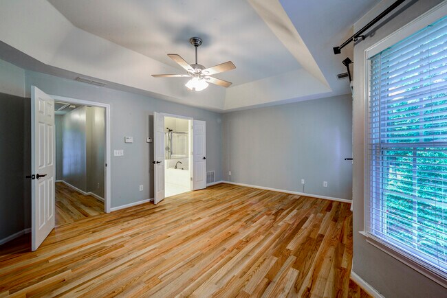 Building Photo - 3627 Chestnut Dr