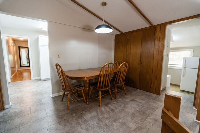Building Photo - 3BR/2BA Home