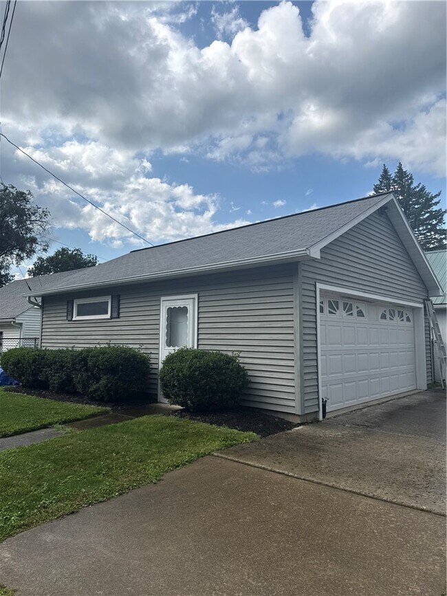 Building Photo - 213-215-215 Conhocton St