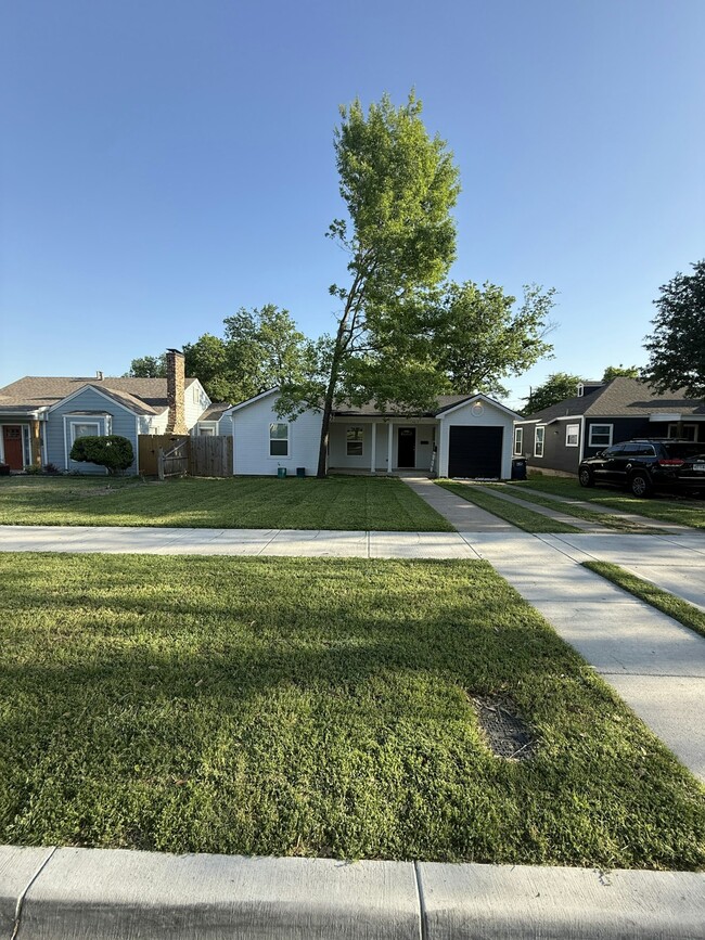 Primary Photo - 4217 Curzon Ave