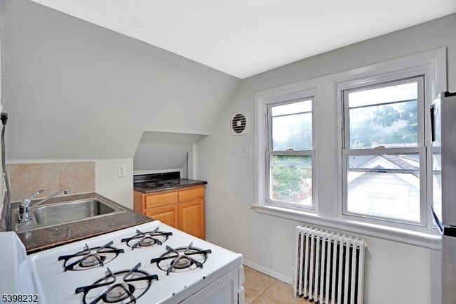 Building Photo - 706 Chestnut St