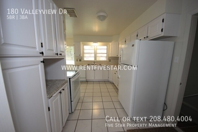 Building Photo - 180 Valleyview Dr