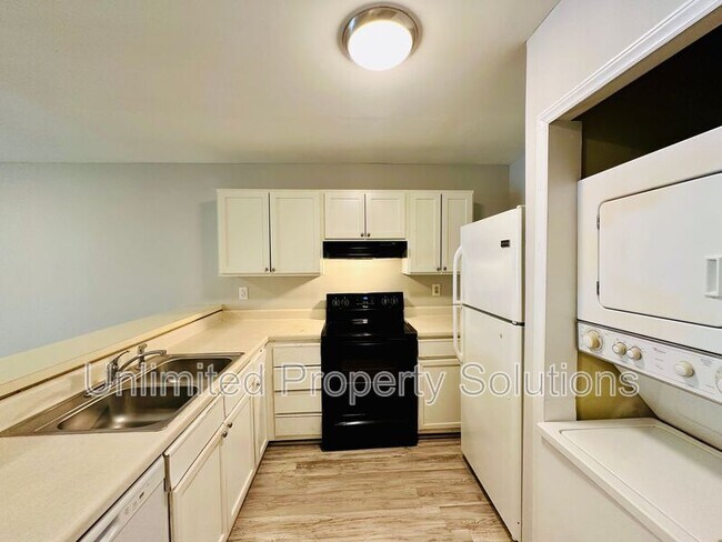 Building Photo - 211 Sunn Aire Ct