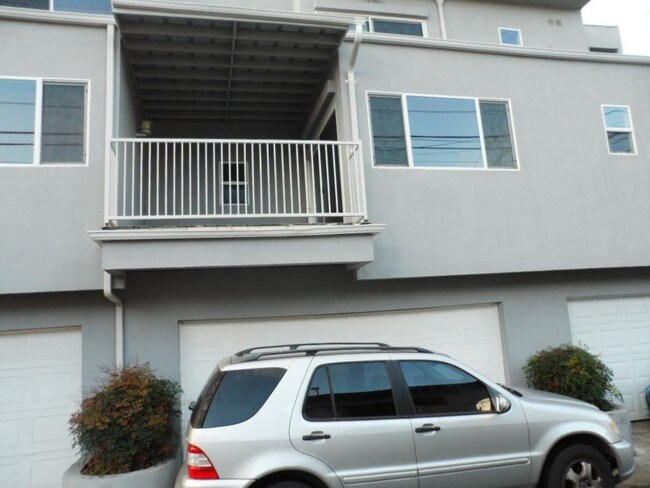 Primary Photo - 1051 N Sierra Bonita Ave