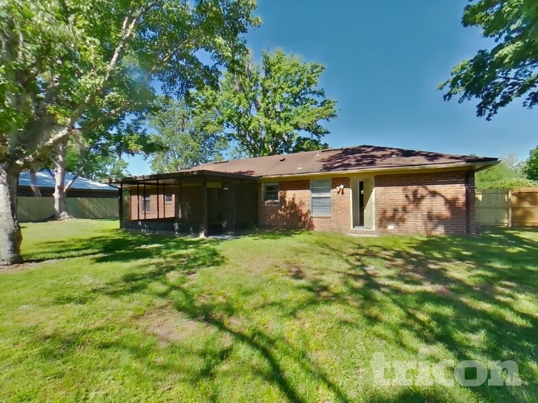Building Photo - 1715 Farm Way