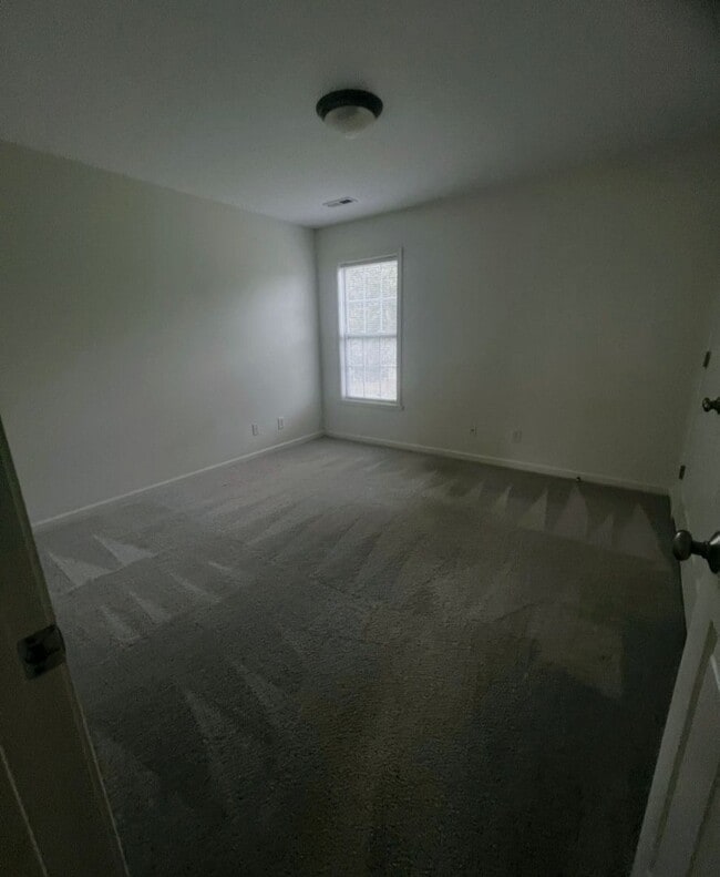 Building Photo - 3 bedroom Greensboro Rental with Attached Garage