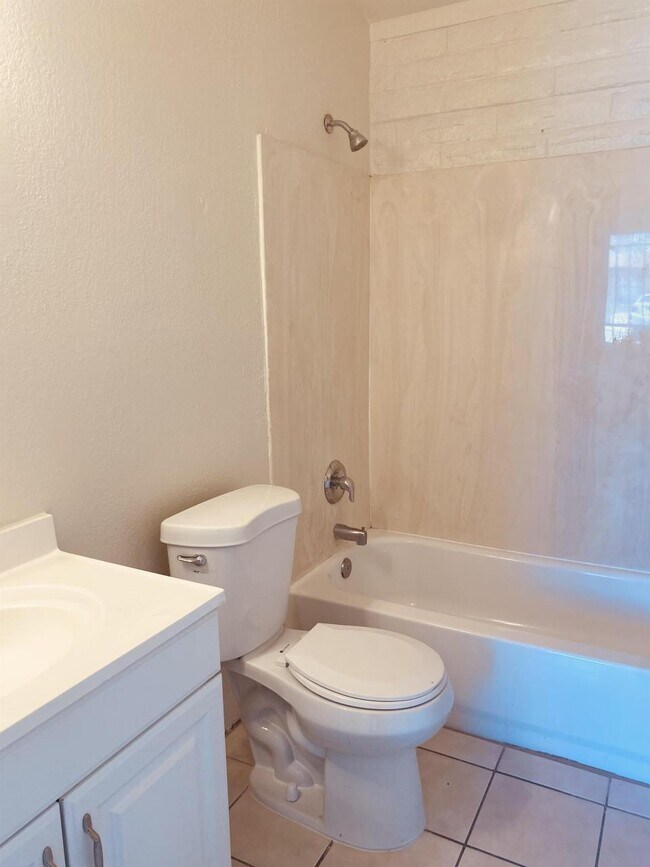 Building Photo - 5760 S Park Ave