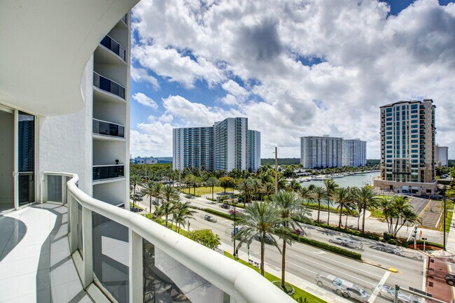 Building Photo - 15901 Collins Ave