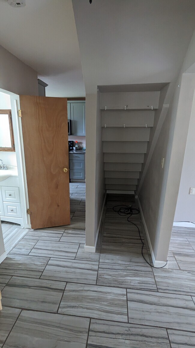 Building Photo - 1007 Della Ave