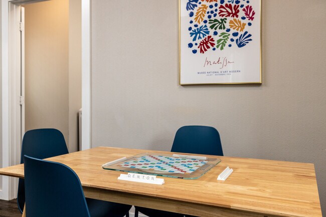 Building Photo - 2307 N Elm St