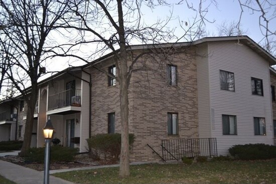 Building Photo - 1551 S Carriage Ln
