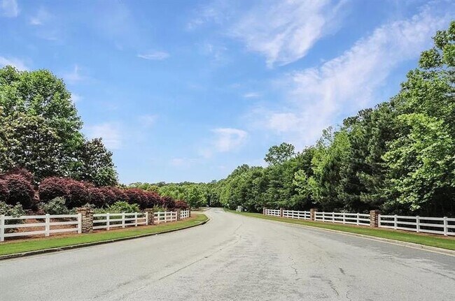 Building Photo - 343 Turtle Creek Dr