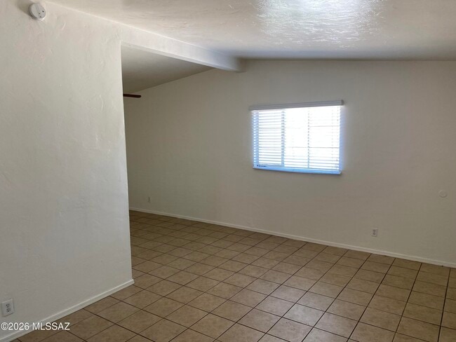 Building Photo - 1415 E Elm St