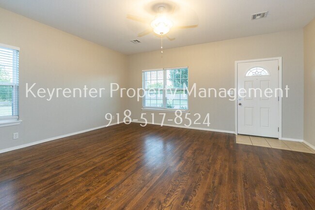 Building Photo - 3 Bed | 2.5 Bath in Broken Arrow!