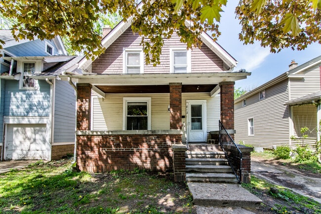 Building Photo - 812 Sybil St