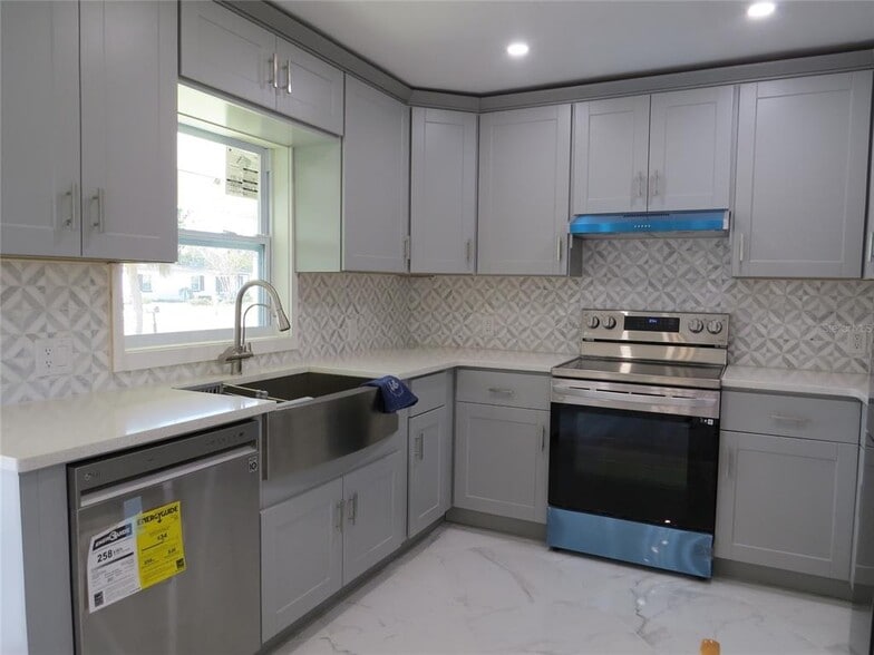 Kitchen - 8010 Hyde Park Ave