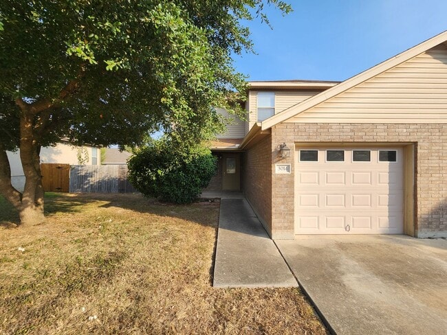 2/2.5/1 Carpet only on Stairs /Large Fen... - 2/2.5/1   Carpet only on Stairs /Large Fen...