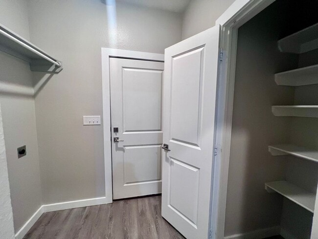 Building Photo - $500 MOVE-IN SPECIAL: Spacious 3-Bedroom Townhouse Near Texas Tech