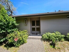 Building Photo - 12612 NE Prescott Dr