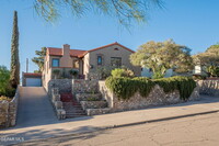 Building Photo - 727 McKelligon Dr