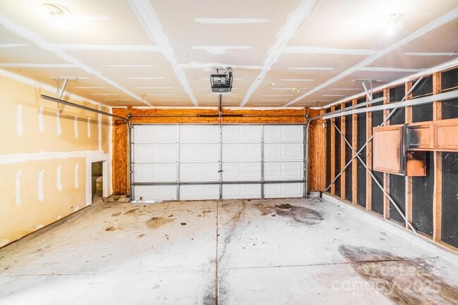 Building Photo - 814 Mt Holly-Huntersville Rd