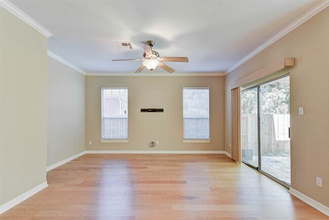 Building Photo - 2919 Crest Park Dr