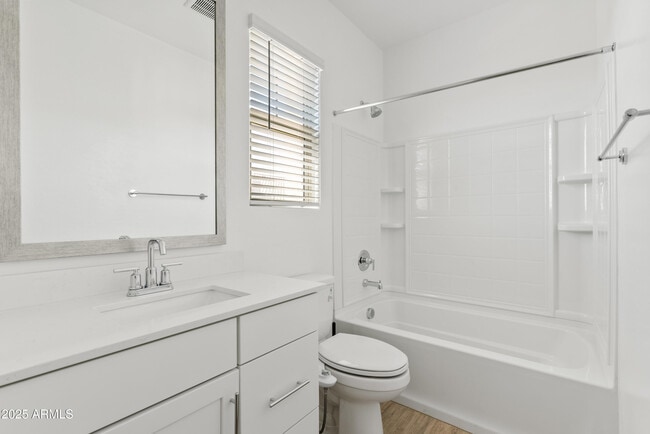 Building Photo - 4658 S Vapor