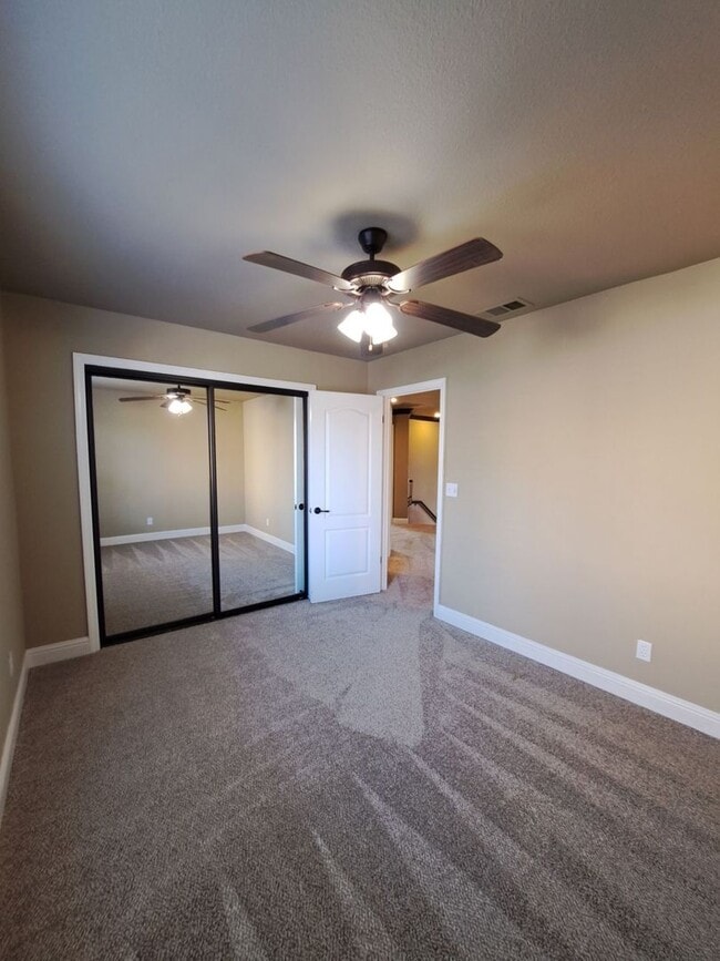 Building Photo - PRICE REDUCE TO $3450 & MOVE IN SPECIAL $450 OFF THE 1ST MONTH'S RENT – Spacious 5-Bedroom Fresno...
