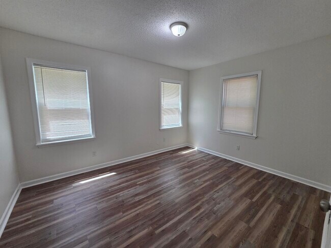 Building Photo - 1495 Alta Vista Ave