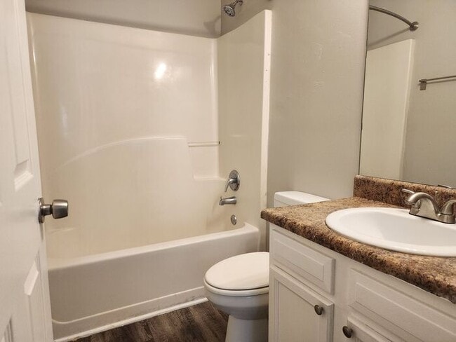 Building Photo - All Electric 1 Bedroom 1 Bathroom- WATER Flat Rate $50