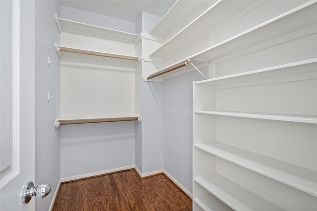 Building Photo - 612 Detering St