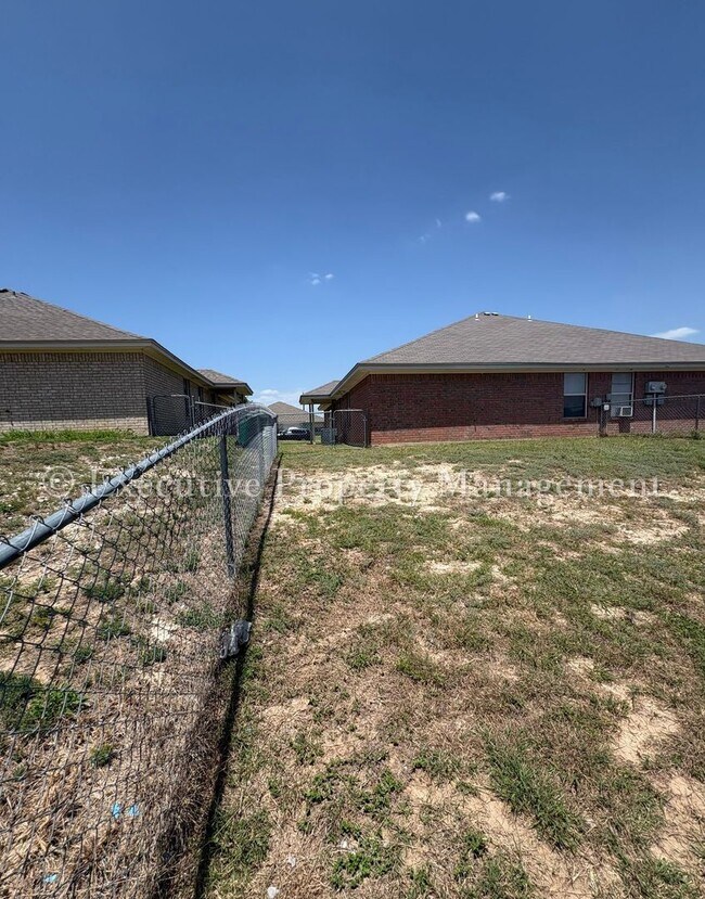 Building Photo - 208 Janelle Dr