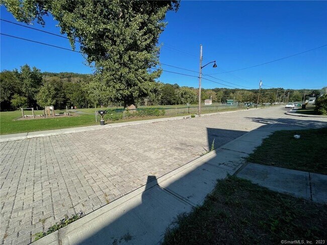 Building Photo - 79 River St