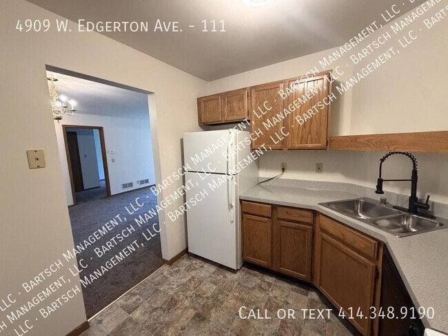 Building Photo - 4909 W Edgerton Ave