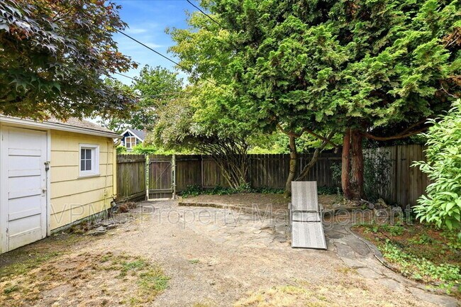 Building Photo - 2014 E Street