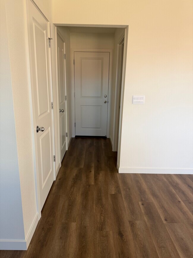 Building Photo - 831 Congaree Ln