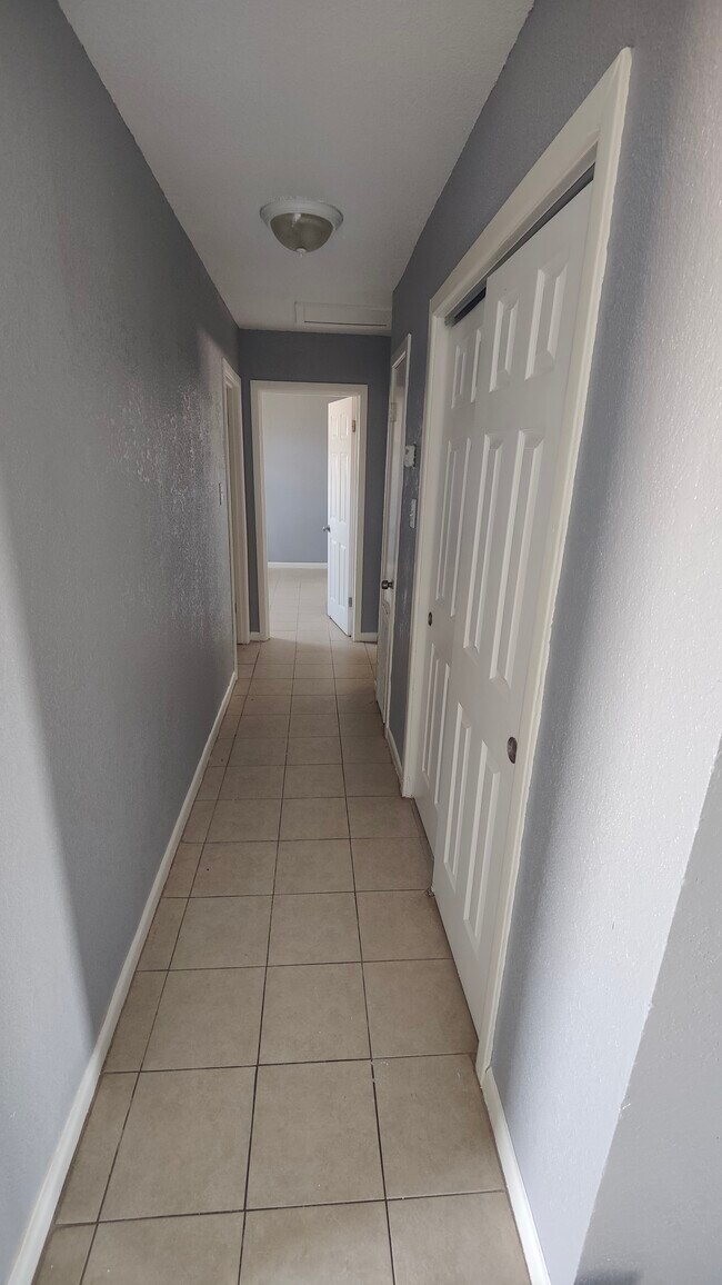 Building Photo - 1724 Laurie St