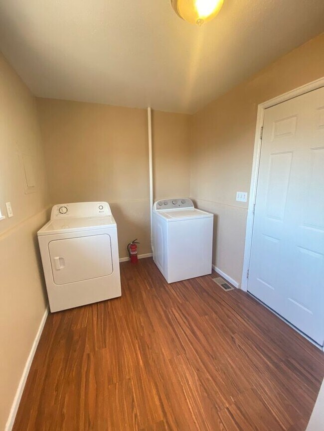 Building Photo - 2 Bedroom plus 3 Non-Conforming Rooms, 2 B...